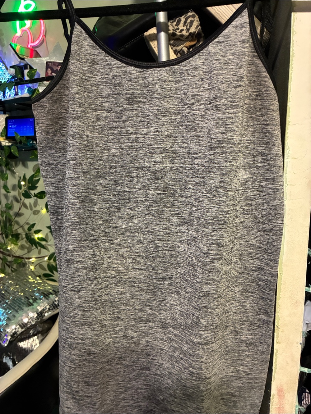 #624-(X-large)SO Seamless Grey Active as well Wear Tank Top, black spaghetti